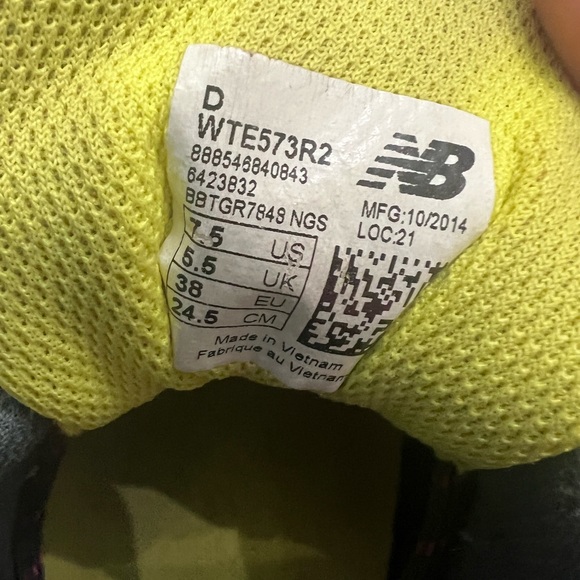 COPY - New Balance 573 trail running shoes wide width - Picture 9 of 9